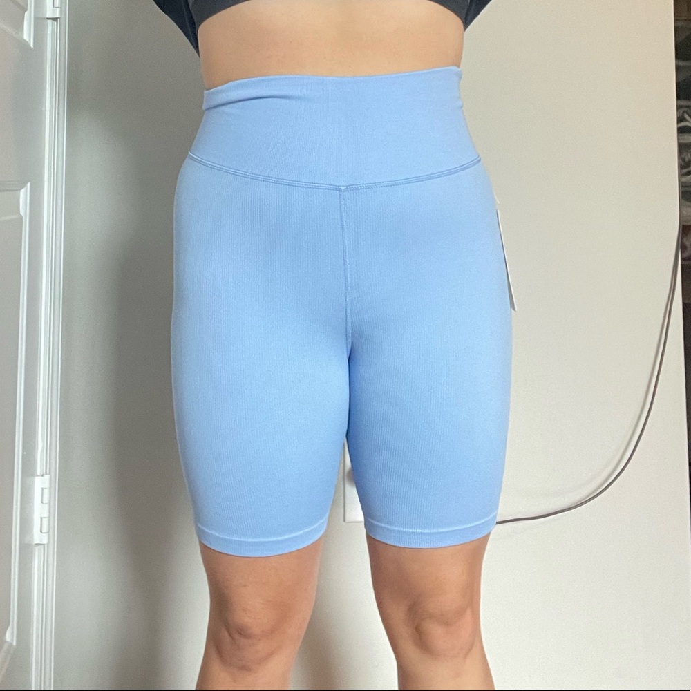 NWT Size Medium 7 inch Athleta Biker Shorts
